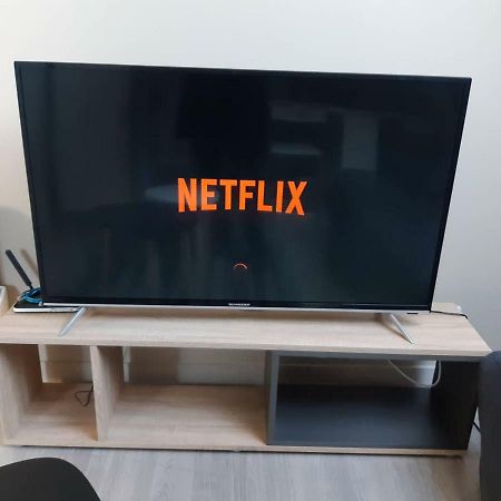 Elbeuf F2 Sweet Home Combles Netflix Wifi Exterior photo